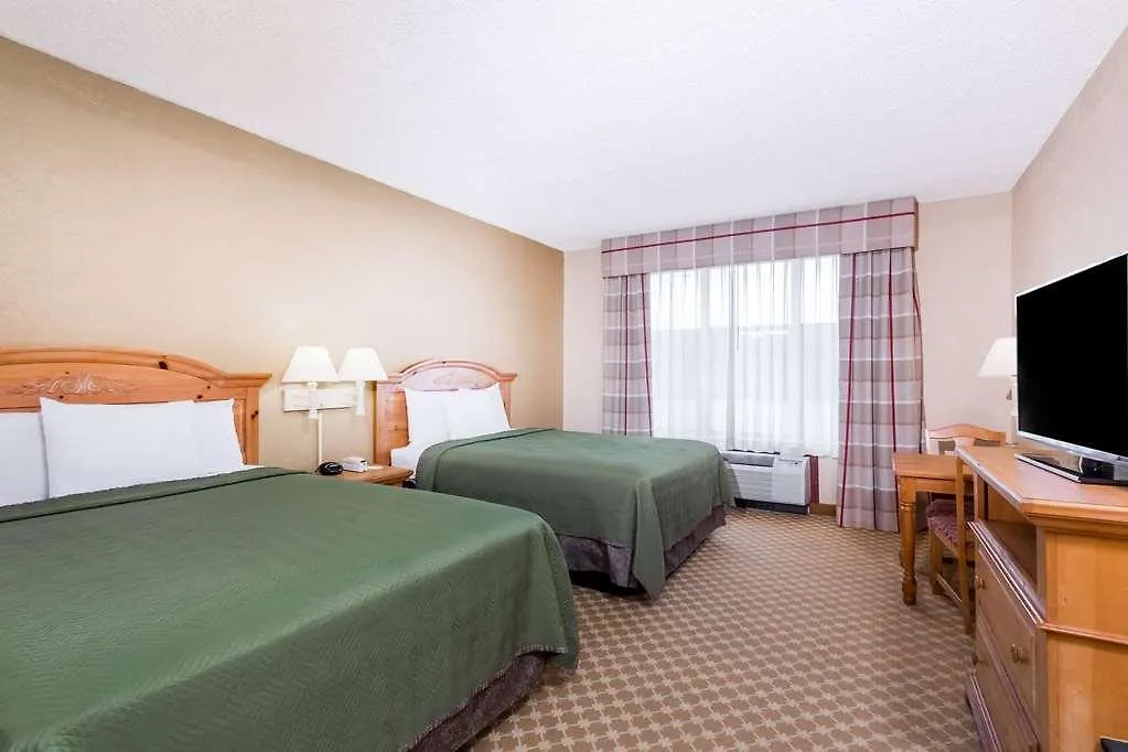 Wingate By Wyndham Savannah Gateway 2*,
