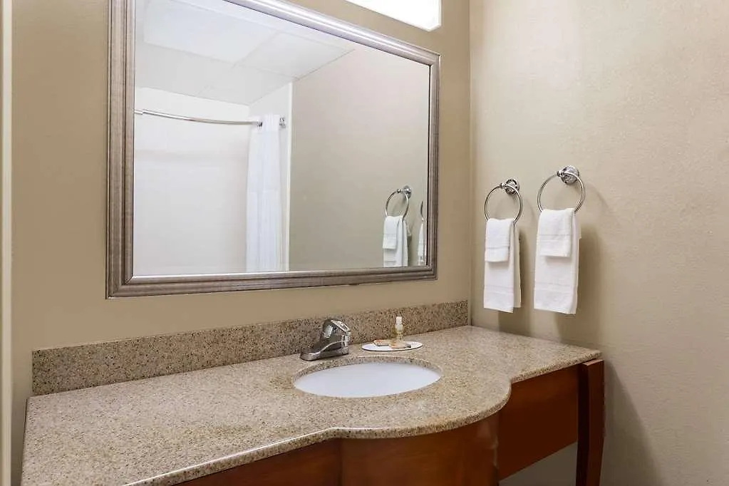 Wingate By Wyndham Savannah Gateway Hotel