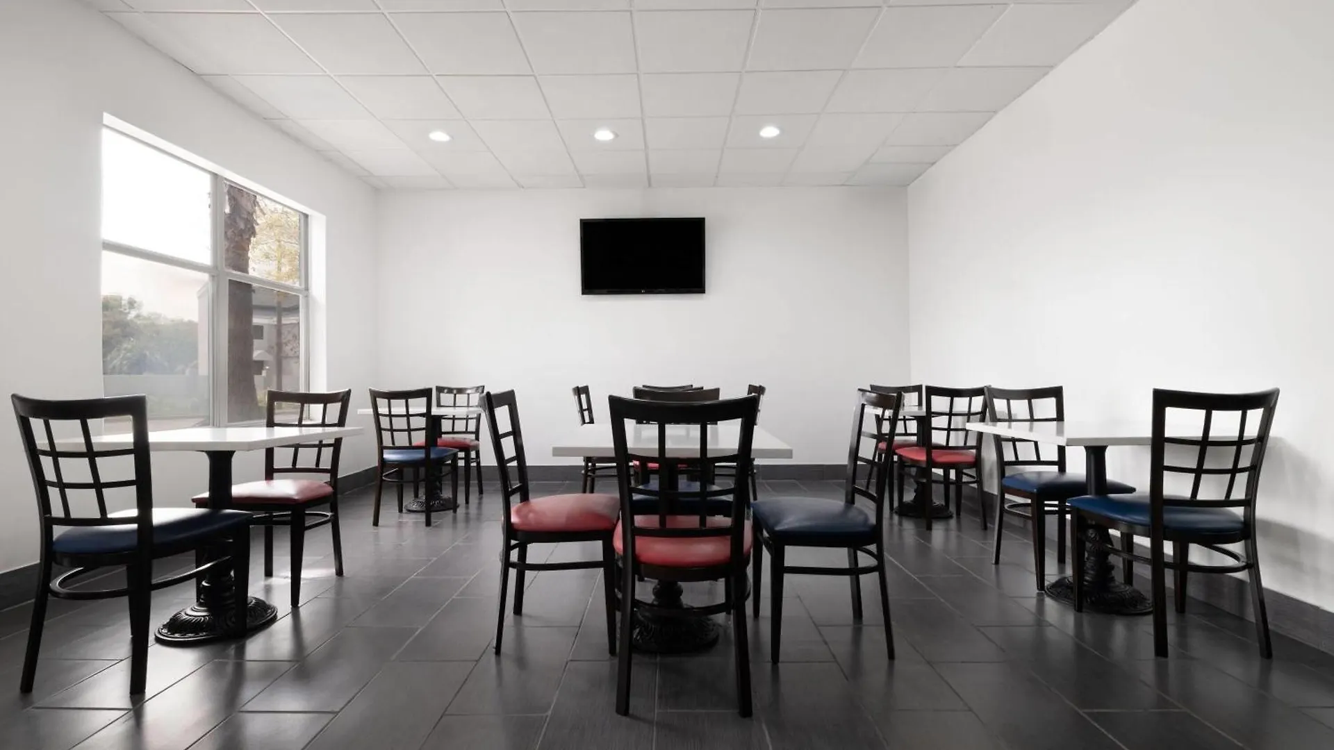 Wingate By Wyndham Savannah Gateway Hotel