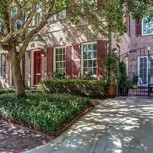  Holiday home Beautiful 3bed Townhome In Historic Downtown